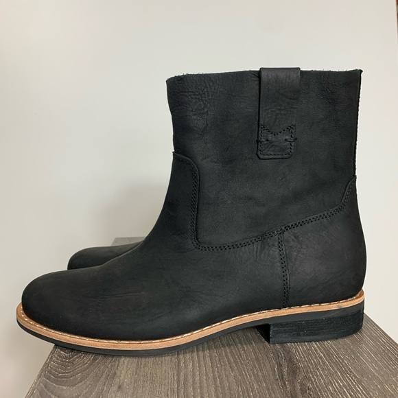 ROOTS Canada Women’s THE SHORTY BOOT Size 10 Black Nubuck Leather Minimalist - Picture 2 of 16